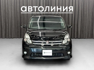 Минивэн Toyota Isis 2011 года, 1220000 рублей, Красноярск