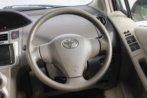 Хетчбэк Toyota Vitz 2010 года, 749000 рублей, Новосибирск