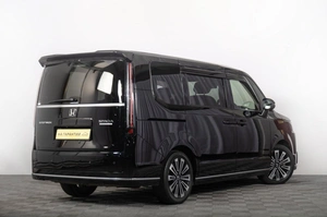 Минивэн Honda Stepwgn Spada 2022 года, 3259000 рублей, Томск