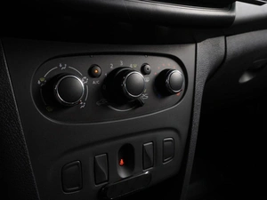 Седан Renault Logan 2015 года, 749000 рублей, Воронеж