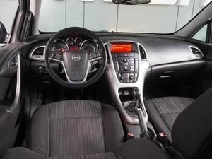 Хетчбэк Opel Astra 2011 года, 749000 рублей, Воронеж
