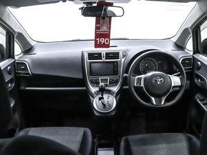 Хетчбэк Toyota Ractis 2011 года, 790000 рублей, Красноярск