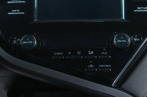 Седан Toyota Camry 2018 года, 2299000 рублей, Челябинск