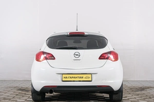 Хетчбэк Opel Astra 2011 года, 699000 рублей, Красноярск