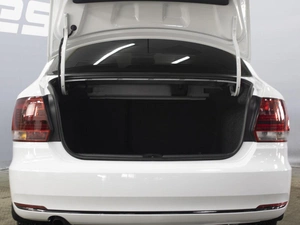 Седан Volkswagen Polo 2017 года, 1050000 рублей, Омск