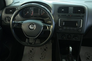 Седан Volkswagen Polo 2016 года, 889000 рублей, Омск