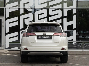 Внедорожник Toyota RAV4 2017 года, 2500000 рублей, Волгоград