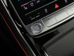 Седан Audi A8 2017 года, 5249999 рублей, Москва