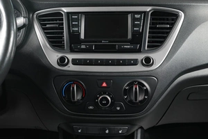 Седан Hyundai Solaris 2018 года, 1229000 рублей, Тюмень