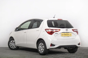 Хетчбэк Toyota Vitz 2017 года, 1049000 рублей, Томск