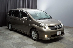 Минивэн Toyota Isis 2011 года, 1149000 рублей, Красноярск