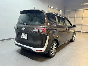 Минивэн Toyota Sienta 2020 года, 1657000 рублей, Красноярск