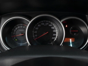 Хетчбэк Nissan Tiida 2011 года, 660000 рублей, Омск