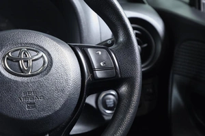 Хетчбэк Toyota Vitz 2018 года, 1199000 рублей, Новосибирск