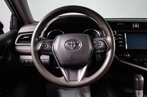 Седан Toyota Camry 2018 года, 2739000 рублей, Сургут