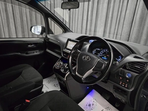 Минивэн Toyota Esquire 2015 года, 1765000 рублей, Красноярск
