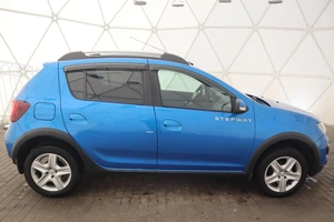 Хэтчбек Renault Sandero 2016 года, 950000 рублей, Орёл