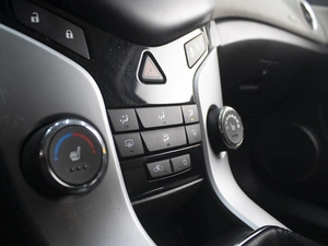 Седан Chevrolet Cruze 2013 года, 590000 рублей, Омск