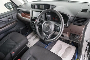 Хетчбэк Toyota Tank 2017 года, 899000 рублей, Красноярск