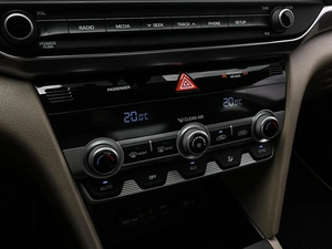 Седан Hyundai Elantra 2019 года, 1660000 рублей, Волгоград