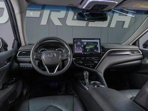 Седан Toyota Camry 2023 года, 4099000 рублей, Сургут