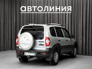 Внедорожник Chevrolet Niva 2017 года, 760000 рублей, Красноярск
