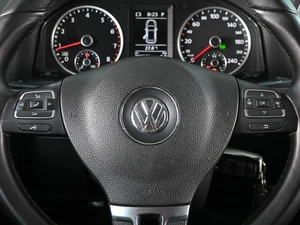 Внедорожник Volkswagen Tiguan 2012 года, 1350000 рублей, Ростов-на-Дону