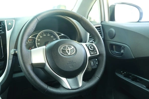 Хетчбэк Toyota Ractis 2015 года, 989000 рублей, Омск