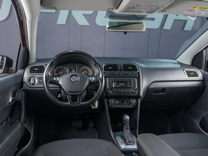 Седан Volkswagen Polo 2017 года, 999000 рублей, Сургут