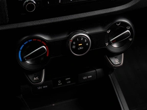 Хетчбэк Kia Rio X-Line 2019 года, 1549000 рублей, Тюмень