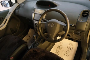 Хетчбэк Toyota Vitz 2005 года, 489000 рублей, Омск