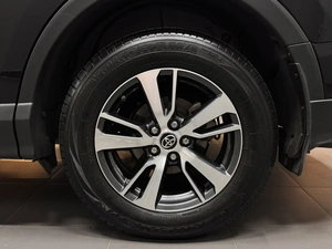 Внедорожник Toyota RAV4 2018 года, 2797000 рублей, Красноярск