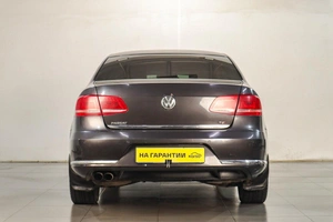 Седан Volkswagen Passat 2011 года, 949000 рублей, Челябинск