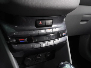 Хетчбэк Peugeot 208 2013 года, 849000 рублей, Воронеж