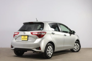 Хетчбэк Toyota Vitz 2019 года, 1249000 рублей, Новосибирск