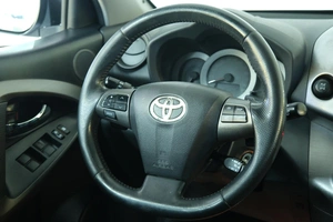 Внедорожник Toyota RAV4 2011 года, 1489000 рублей, Омск