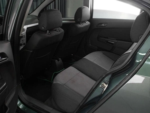 Седан Opel Astra 2011 года, 699000 рублей, Тюмень