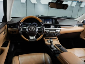 Седан Lexus ES 2017 года, 2550000 рублей, Тюмень