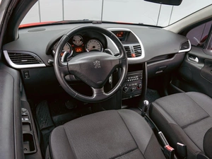 Хетчбэк Peugeot 207 2009 года, 410000 рублей, Краснодар