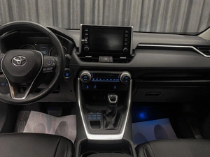 Внедорожник Toyota RAV4 2019 года, 3499000 рублей, Красноярск