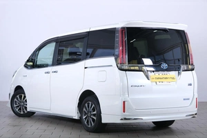 Минивэн Toyota Esquire 2019 года, 2499000 рублей, Омск