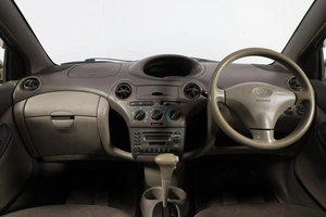 Седан Toyota Platz 2002 года, 249000 рублей, Новосибирск