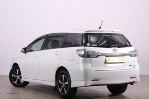Минивэн Toyota Wish 2017 года, 2019000 рублей, Омск
