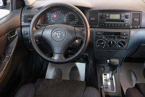 Хетчбэк Toyota Corolla 2002 года, 569000 рублей, Омск