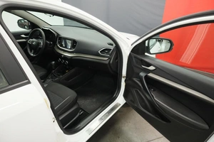 Седан ВАЗ (LADA) Vesta 2023 года, 1360000 рублей, Курск