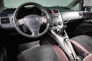 Хетчбэк Toyota Auris 2008 года, 649000 рублей, Сургут