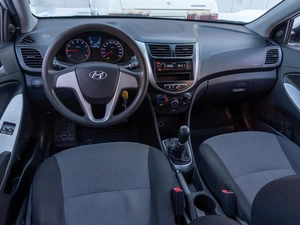 Седан Hyundai Solaris 2013 года, 719000 рублей, Саратов