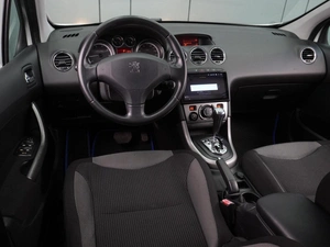 Хетчбэк Peugeot 308 2011 года, 599000 рублей, Воронеж