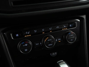 Внедорожник Volkswagen Tiguan 2017 года, 2531444 рублей, Москва