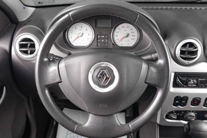 Седан Renault Logan 2010 года, 599000 рублей, Тюмень